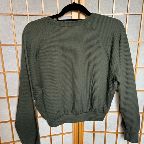 Hollister Olive Green Ribbed Boyfriend Cropped Sweatshirt size Small - Picture 6 of 10